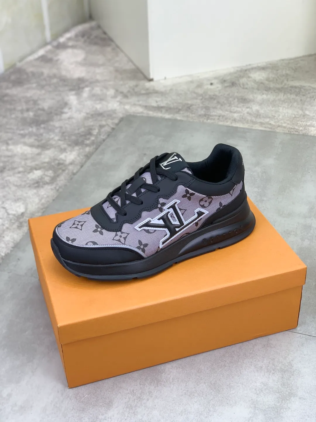 Men's men's shoes💰P440💰[New model]🆘[Louis Vuitton] LV official website latest model🎁casual and fashionable men's shoes👟hot style💥simple and elegant style, exclusive for trendy men. Unique official website latest brand elements👑original decoration, fashionable and generous, the fabric is made of original calfskin➕comfortable and breathable mesh lining➕pig skin lining ✅The official website specifies wear-resistant casual outsole, the classic model is taken in real life🎬Color: 2️⃣colors available😍Number of codes: 38-44 (45 46 customized)